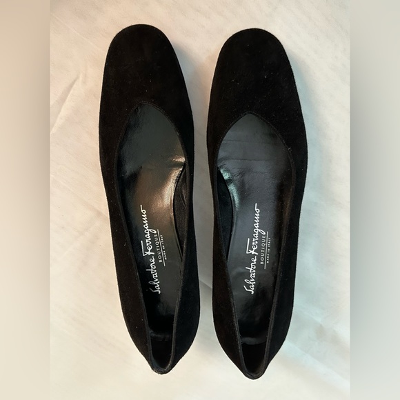Salvatore Ferragamo Black Suede Pump - Picture 1 of 4